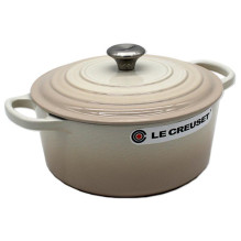Cookware - Le Creuset Signature Frying Pan 3.3L Cast Iron Enamel Meringue Cookware - Le Creuset Signature Frying Pan 3.3L Cast Iron Enamel Meringue