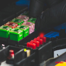 Standartiniai automobilių saugikliai su LED diodu, 10 vnt. AMIO-04341