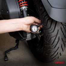 AMIO-04469 analog pressure gauge with rotating head and reset valve