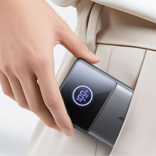 „Joyroom JR-PR1“ 10000mAh 22,5W išorinė baterija su integruotu ištraukiamu USB-C laidu, juoda