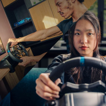 „Logitech G G923“ lenktyninis vairas ir pedalai, skirti PS5, PS4 ir asmeniniams kompiuteriams