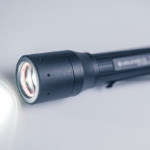 Ledlenser P5 juodas žibintuvėlis su spaustuku LED Ledlenser P5 juodas žibintuvėlis su spaustuku LED