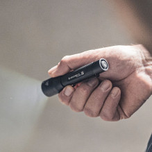 Ledlenser P5 juodas žibintuvėlis su spaustuku LED Ledlenser P5 juodas žibintuvėlis su spaustuku LED