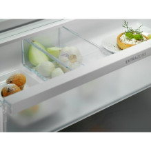 ELECTROLUX KNP7TE75S fridge-freezer