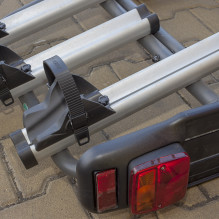 PNI GO3 bicycle holder with 3 rear bikes with towing hitch