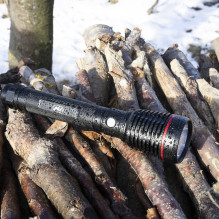 PNI Adventure F420 aluminum flashlight package with LED 10W, 1000lm, up to 420m, with 2 batteries included, 8000 mAh typ PNI Adventure F420 aluminum flashlight package with LED 10W, 1000lm, up to 420m, with 2 batteries included, 8000 mAh typ