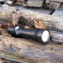 PNI Adventure F200 aluminum double flashlight package with LED, 4000mAh battery, 3 large aperture LEDs and one with focu