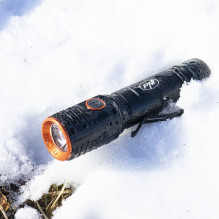 PNI Adventure F650 LED žibintuvėlis su 20 W LED, 2000 lm, aliuminis, IPX6, pridedama baterija, USB C tipo įkrovimas