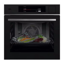 Juodos matinės spalvos garinė orkaitė AEG TP9SB831AT