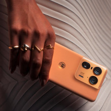 „Motorola edge 50 Ultra“ 17 cm (6,7 colio) dviejų SIM kortelių „Android 14“ 5G USB C tipo 16 GB 1 TB 4500 mAh Peach