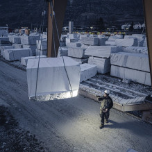 Ledlenser P18R juodas rankinis žibintuvėlis LED