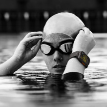 „Apple Watch Ultra 2“ (2024) 49 mm natūralaus titano / gelsvai rudo alpininio dirželio – M