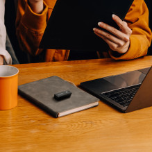 ATMINTINĖ USB 3.2 64GB / JUODA UC320-64G-RBK / BK ADATA