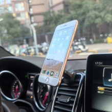 Silvercloud Easy Drive 30 Magsafe magnetic mount for mobile phones, attaches to the ventilation grille