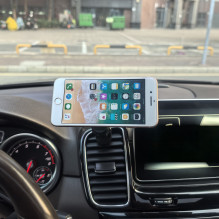 Silvercloud Easy Drive 30 Magsafe magnetic mount for mobile phones, attaches to the ventilation grille
