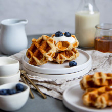 Vaflių keptuvė „Gastroback 42449“ su pažangiu valdymu, juoda versija