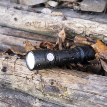 Aluminum PNI Adventure F200 dual LED flashlight, 4000mAh battery and micro USB port, 3 LEDs with large aperture and one Aluminum PNI Adventure F200 dual LED flashlight, 4000mAh battery and micro USB port, 3 LEDs with large aperture and one