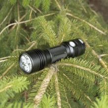 Aliumininis PNI Adventure F200 dvigubas LED žibintuvėlis, 4000 mAh baterija ir mikro USB prievadas, 3 LED su didele diaf