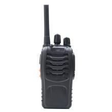 Komplekte yra 8 nešiojamos radijo stotys PNI PMR R40 PRO su baterijomis, įkrovikliais ir ausinėmis Komplekte yra 8 nešiojamos radijo stotys PNI PMR R40 PRO su baterijomis, įkrovikliais ir ausinėmis