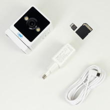PNI IP744 4MP video surveillance camera package with IP, motion detection + PNI 128GB MicroSD memory card with SD adapte