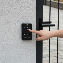 PNI DK150T prieigos kontrolės klaviatūra su „Wi-Fi“, atrakinama PIN kodu, RFID kortele ir iš „Tuya Smart“ programos, IP6