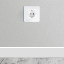 Simple built-in socket PNI WP101W with glass frame, 16A, 4000W, 230V Simple built-in socket PNI WP101W with glass frame, 16A, 4000W, 230V