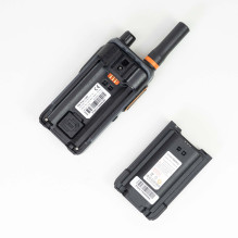 Nešiojama radijo stotis PNI PoC 1300 GSM 4G LTE, Linux OS, 1,77 colio spalvotas ekranas, 4400 mAh ličio jonų baterija Nešiojama radijo stotis PNI PoC 1300 GSM 4G LTE, Linux OS, 1,77 colio spalvotas ekranas, 4400 mAh ličio jonų baterija