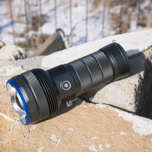 PNI Adventure F820 200 W žibintuvėlis, 3 apšvietimo lygiai ir „Turbo“, 20000 liumenų, iki 350 m, 2600 mAh baterija, IPX7