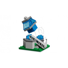 LEGO 21273 The Ghast Balloon Village Attack