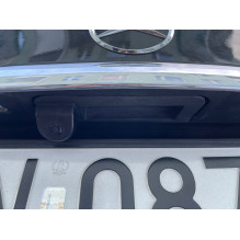 Uniwersalna kamera cofania z linami pomocniczymi