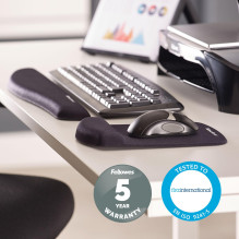 MOUSE PAD PLUSHTOUCH / BLACK 9252003 FELLOWES