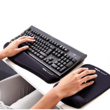 MOUSE PAD PLUSHTOUCH / BLACK 9252003 FELLOWES