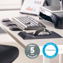 MOUSE PAD WRIST SUPPORT / BLACK 9181201 FELLOWES MOUSE PAD WRIST SUPPORT / BLACK 9181201 FELLOWES