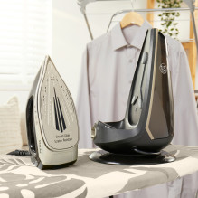 PETRA PF01483VDEEU7 2600W Steam Station Black and Platinum