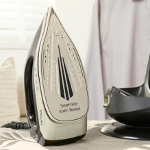 PETRA PF01483VDEEU7 2600W Steam Station Black and Platinum