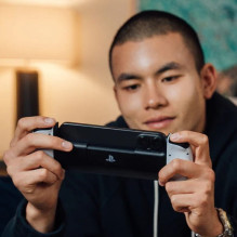 „Backbone One“ skirtas „iPhone PlayStation Edition“ baltam „Lightning“ žaidimų pultui, kompiuteriams, „PlayStation“ ir „