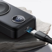 Išorinė baterija Joyroom'JR-WQW01' juoda 2000mAh (skirta Apple Watch)