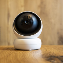 Package PNI IP735 3Mp video surveillance camera with IP P2P + PNI 128GB MicroSD memory card with SD adapter