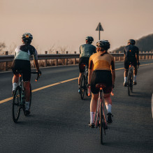 „Wozinsky WIS-02“ vandeniui atsparus išmanusis galinis žibintas, 1 vnt. – juodas