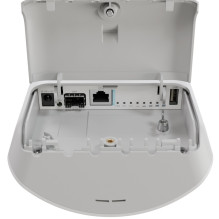 MIKROTIK Wi-Fi 6 dviejų dažnių sektorinė antena su radijo imtuvu mANTBox ax 15s