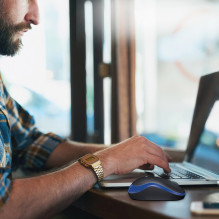 „Logitech“ belaidė pelė M185