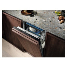 „Electrolux EEM43200L“ pilnai įmontuojama 10 vietų skalbimo mašina E