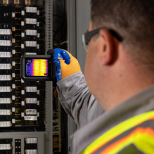 FLIR One C8 terminio vaizdo kamera, juoda, 320 x 240 pikselių, integruotas LCD ekranas