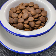 FOLK sausas šunų ėdalas vidutinių ir didelių veislių šunims, pagamintas iš kašubų stiliaus žuvies su obuoliais, petražol