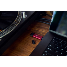 „Kingston Technology“ 2 TB nešiojamasis SSD diskas su dviem USB-A/C jungtimis, iki 1050 MB/s USB 3.2 Gen 2