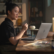 HP Envy x360 14-fa0016nw Ryzen 7 8840HS 14"WUXGA Touch 300nits 16GB LPDDR5-6400 SSD512 Radeon 780M Cam 5 Mpx IR 59W