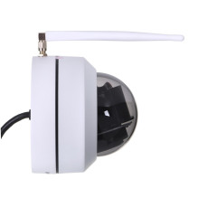 „Foscam D4Z Bulb IP“ apsaugos kamera, skirta vidaus ir lauko sąlygoms, 2304 x 1536 pikselių, montuojama ant lubų.