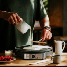 Adler AD 3093 dvipusė elektrinė blyninė 2 viename, juoda