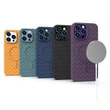 MagSafe Woven Case for iPhone 15 - purple