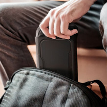 „Spigen Rugged Armor“ dėklas, skirtas „Nintendo Switch 2“ - matinės juodos spalvos